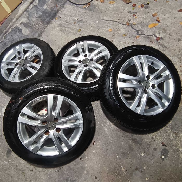 Тойота Ярис джанти с гуми 175/65/15 Кумхо всесезонни