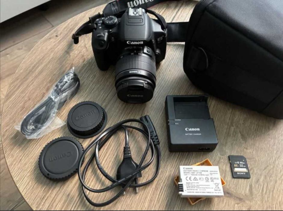 Фотоаппарат Canon EOS700D