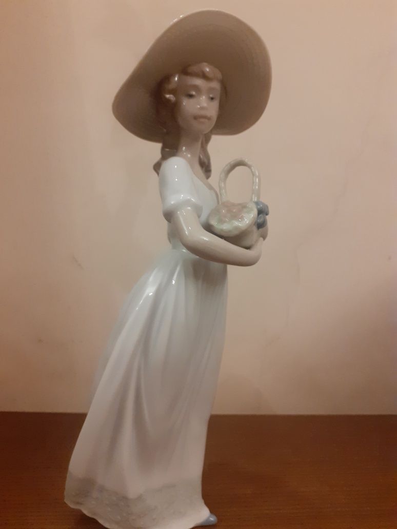 Statuetă figurină  bibelou porțelan Nao, Lladro