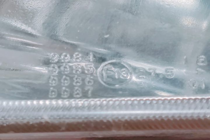 Far  Stanga  cu defect E139984 / 9985 Renault Vel Satis prima genera