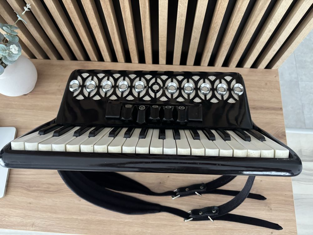 Acordeon Baile/Parrot cu 60 de basi