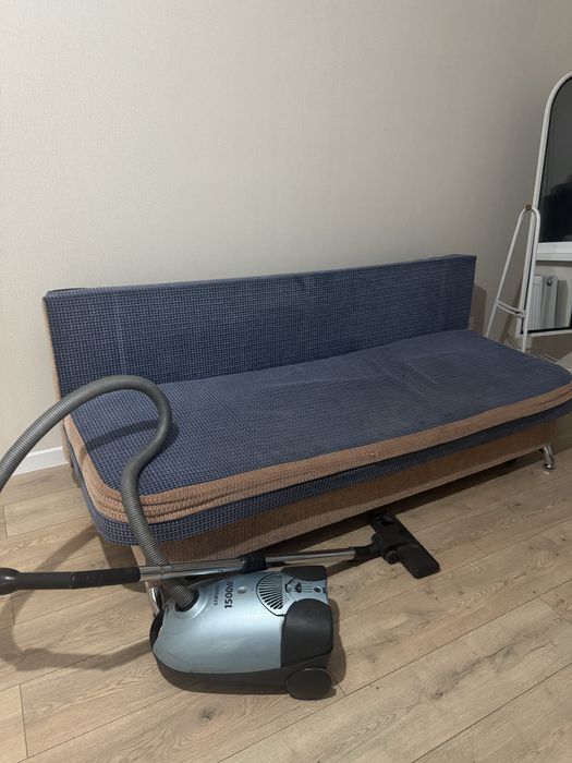 Диван с пылесосом