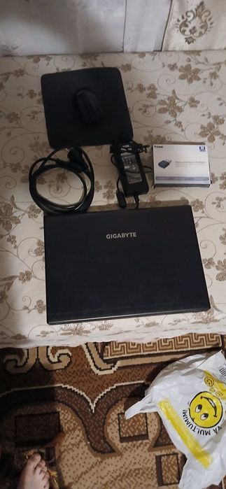 Laptop GIGABYTE modelul 15 G5