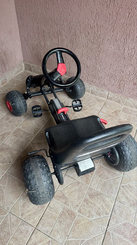 Kart cu pedale tip masinuta