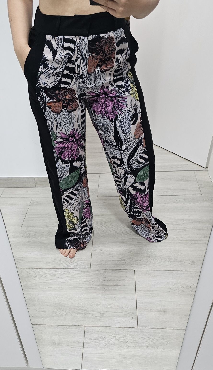 Pantaloni evazați Desigual