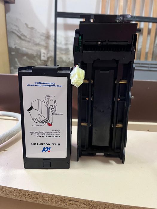 Vand acceptator bacnote ict