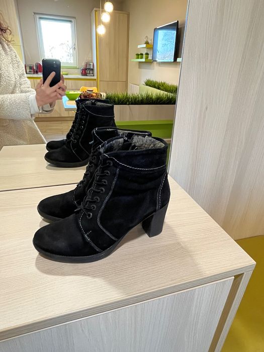 Ghete, botine cu toc si sireturi