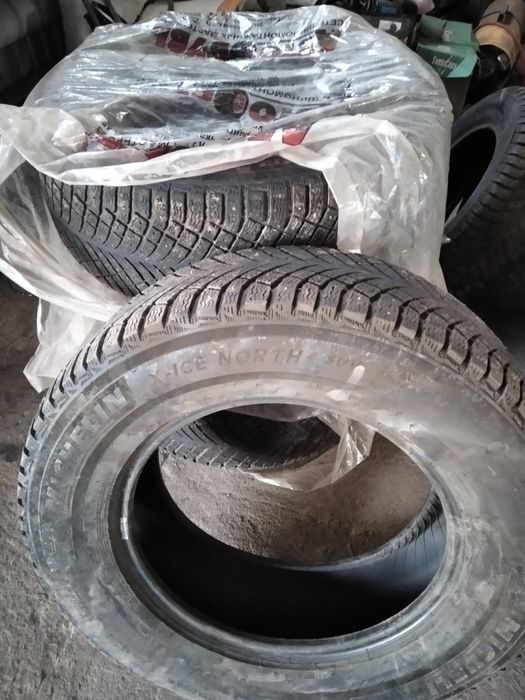 Продам резину 285/60/R18 зимняя в комплекте 4 покрышки