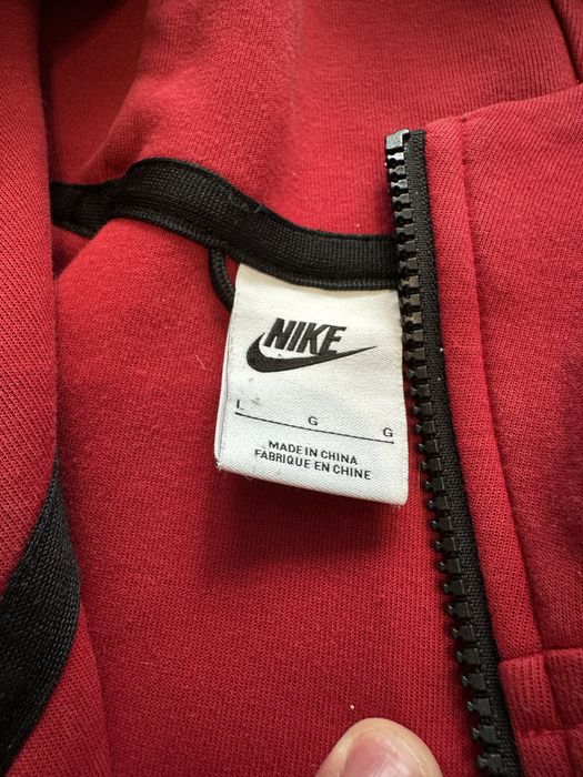 Vând nike tech rosu marinea L