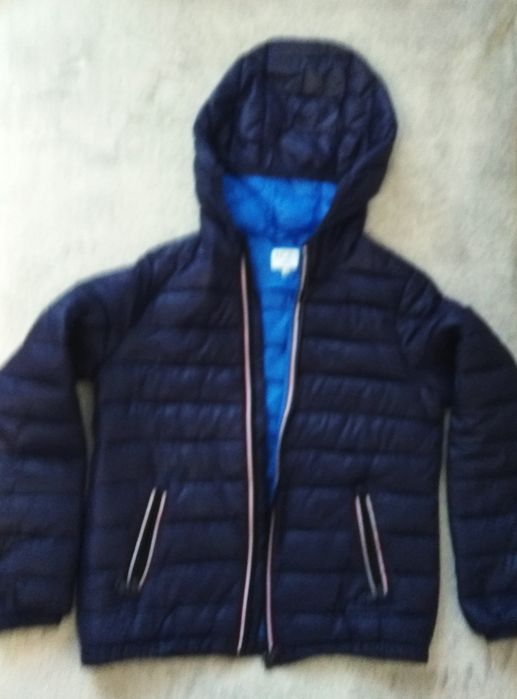 Продаю  качественную детскую зимнюю и осеннюю одежду