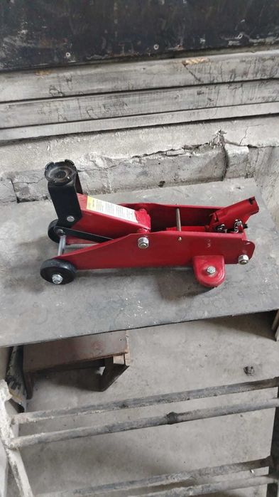 Домкрат .Запчасти для  домкрата бу