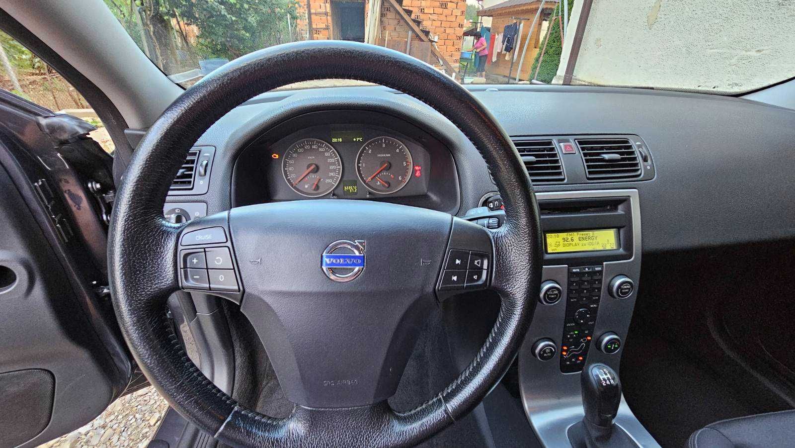 Продавам Volvo V50