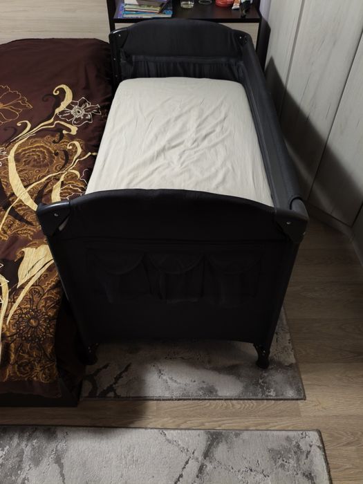 Сгъваема кошара на 2 нива със сваляща се преграда