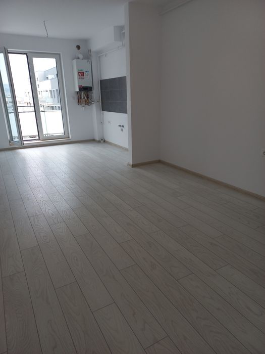 Vând apartament nou, cartier Maurer.