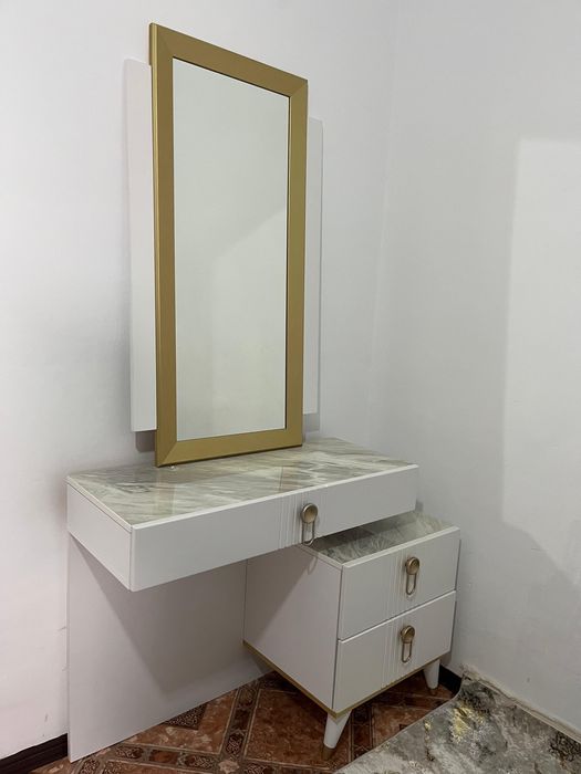 Туалетный столик