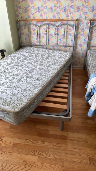 Кровати 2 шт 130*200