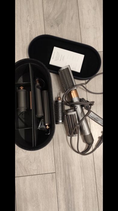 Uscător și ondulator păr Dyson