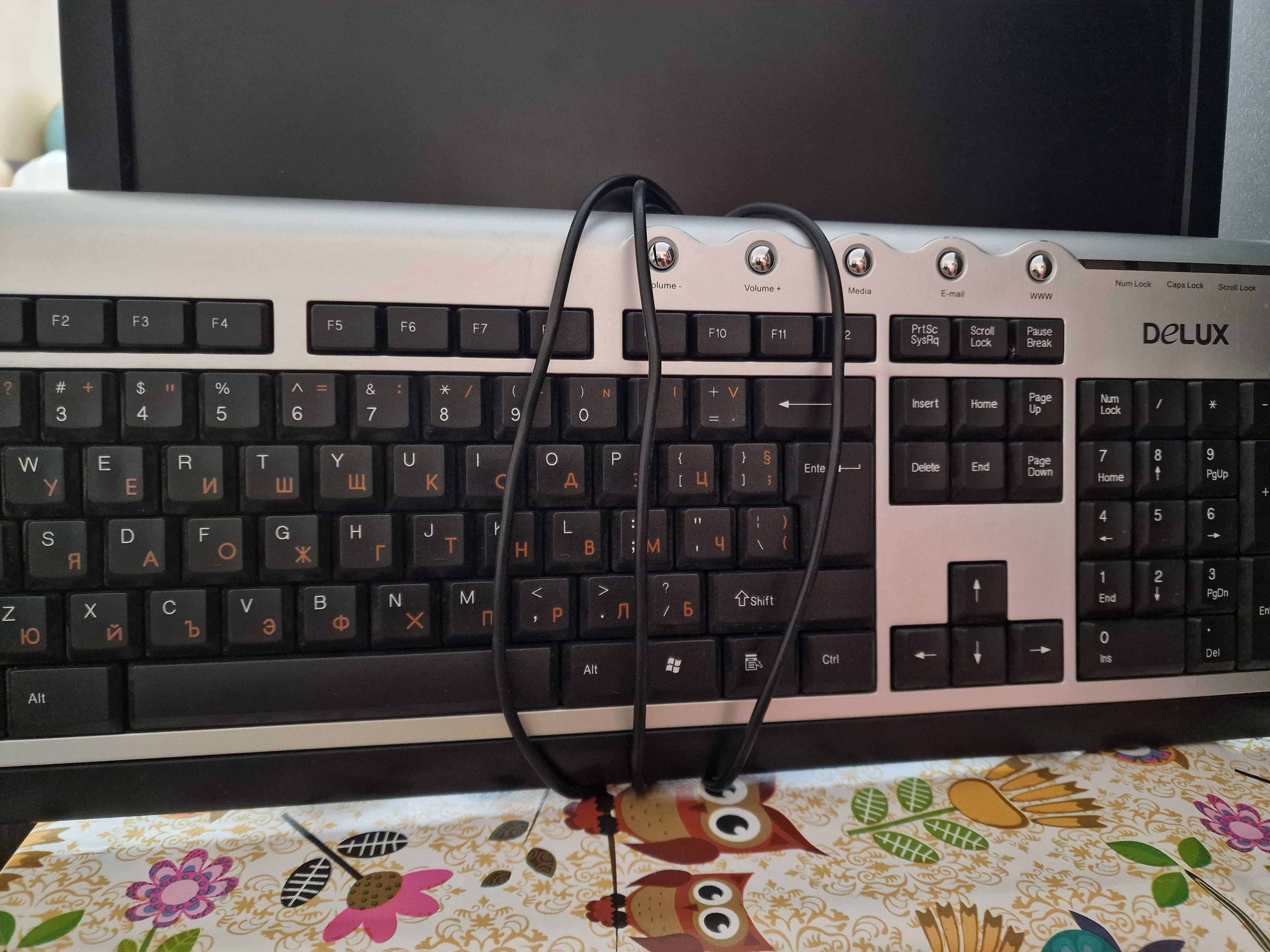 Компютър HP compaq dx2000 mt+dell 78682 monitor+клавиатура