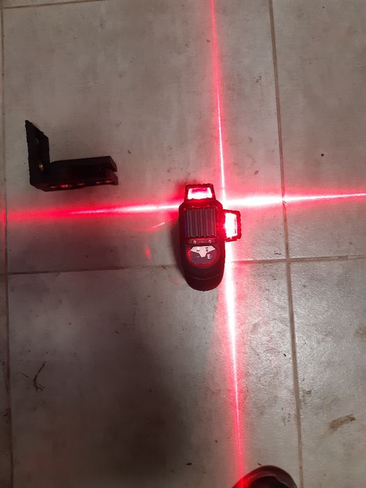 Laser Bosch GLL 3 80 cu 3 linii 360 grade