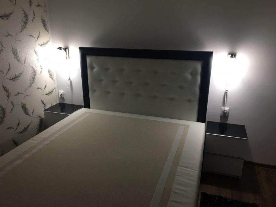 Pat dormitor 160/200 piele ecologica+saltea+topper memory in stare bun