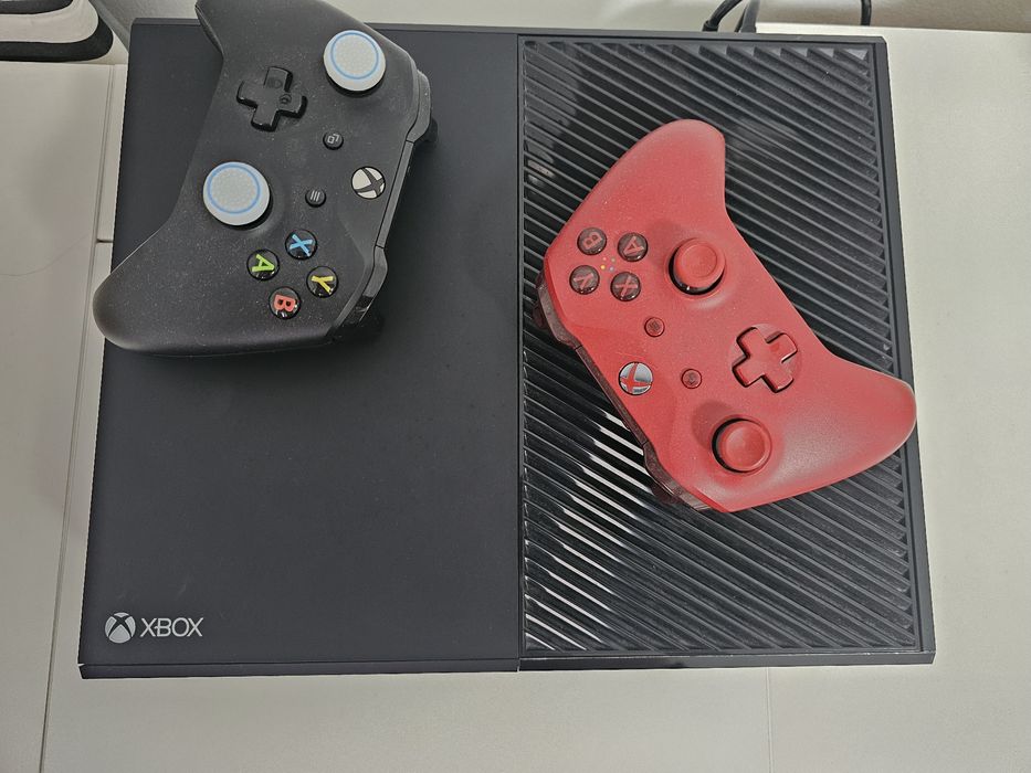 Xbox one 1tb ,2 controllere , kinect , jocuri. Pachet