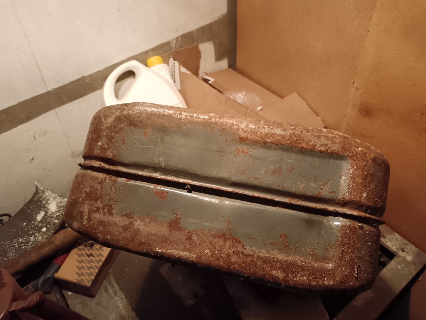 Продам канистру металлическую
