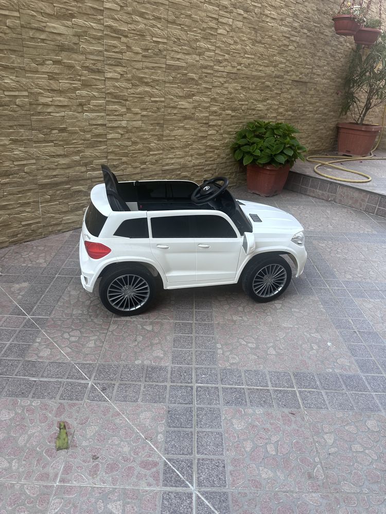 Акумулаторен джип Mercedes GL63