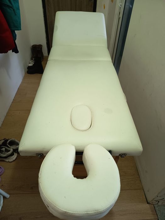 Vând pat masaj piele alba