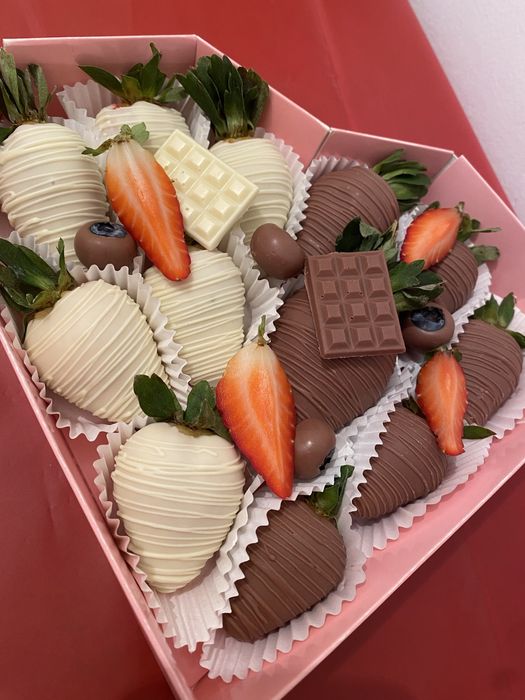 Голубика и Клубника малина  в шоколаде Алматы