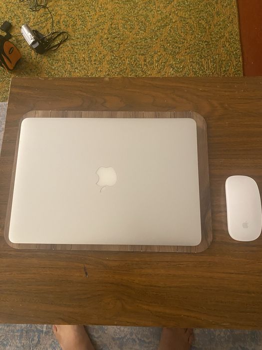MacBook Air  400$