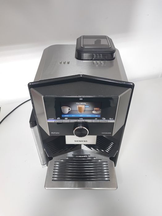 Espresor Siemens EQ 9 Plus ExtraKlasse cu ecran color si cana lapte