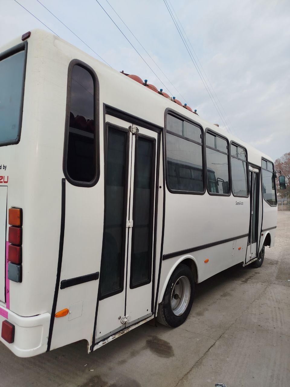 Isuzu Avtobus sotiladi