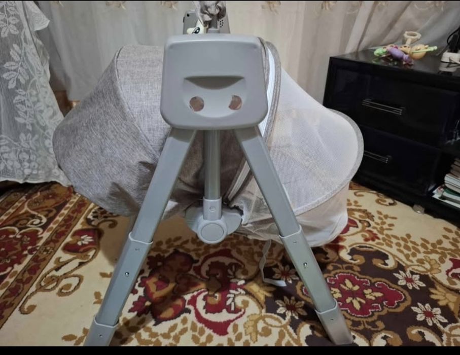 Шизлонг и ходунки.