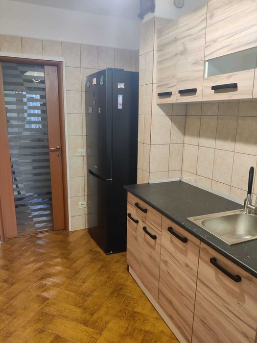 Închiriez apartament trei camere Drumul Taberei Moghioroș Linia 41