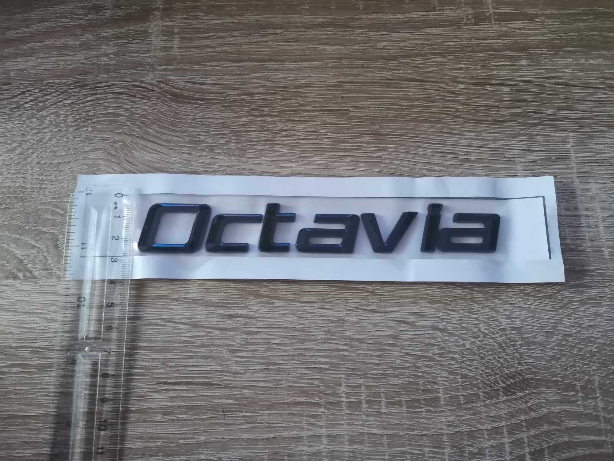 Skoda Octavia черен надпис стар стил