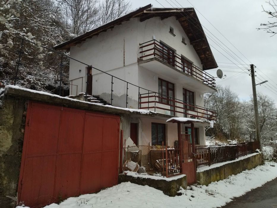 Къща в Перник, област-с.Ръжавец площ 204 цена 43000 Евро