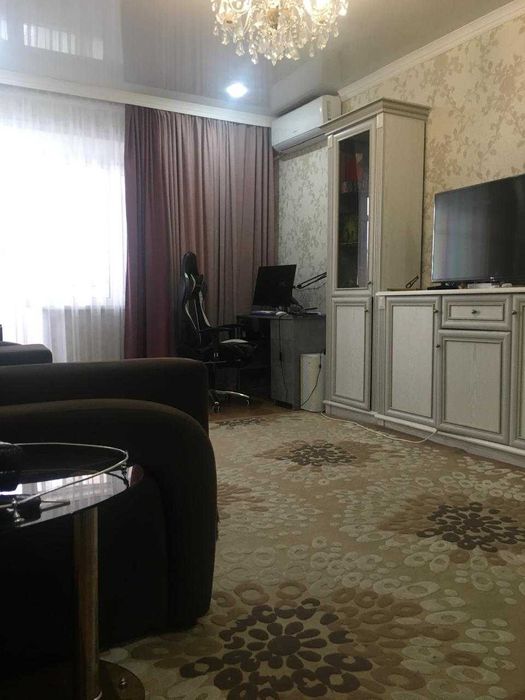 * Продается 2- х комн ,Центр Города ! район 1000 мелочей!