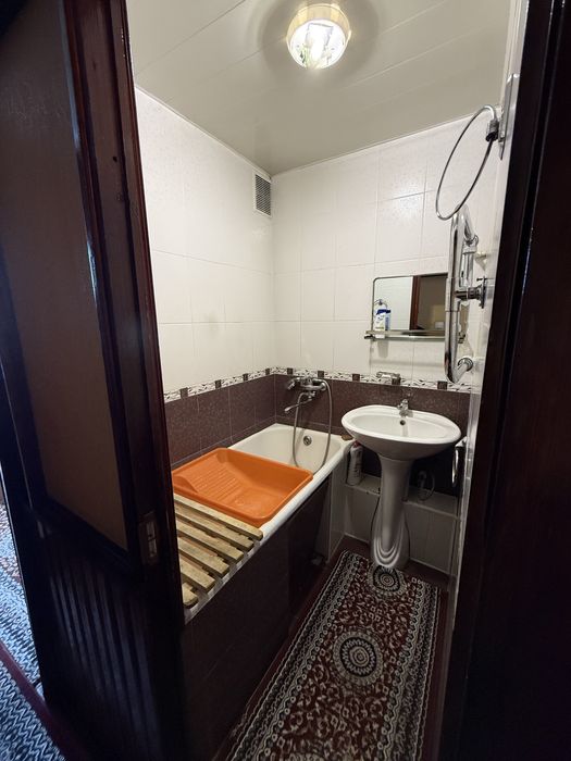 Алокада 5 хонали уй сотилади узимники