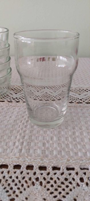 Продавам различни комплекти чаши