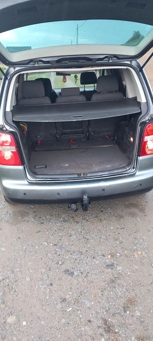 Vând Volkswagen Touran