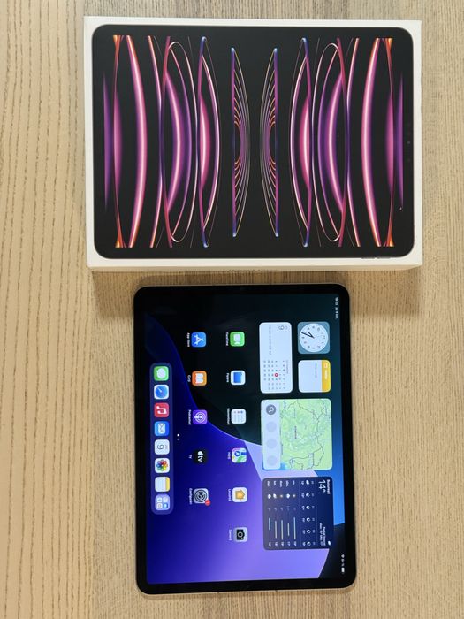 iPad Pro 11" M2 Cellular 5G pachet complet + husa folio Apple