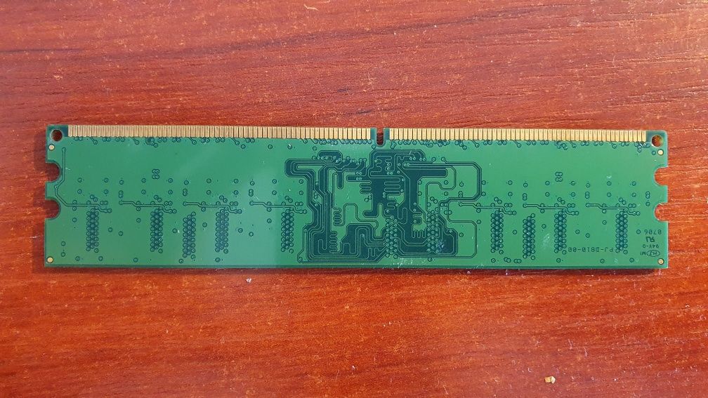 Memorie RAM DDR2 1GB Corsair 800Mhz + 1x 512Mb