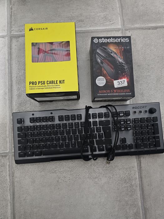 Клавиатура / мишка / sleevd cabels / стойка за вертикален монтаж