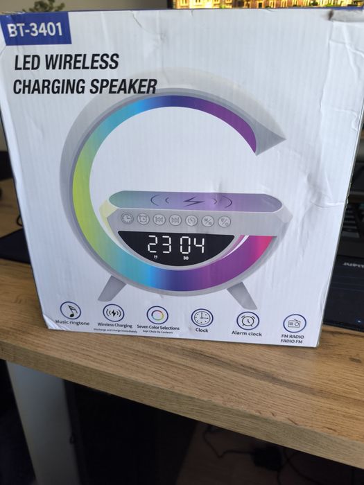 Vând boxa bluetooth,cu lumina ambientală led și încărcare wireless