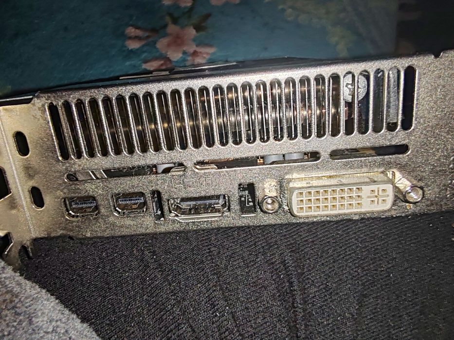 Placa video r9 380 2gb perfect funcțională