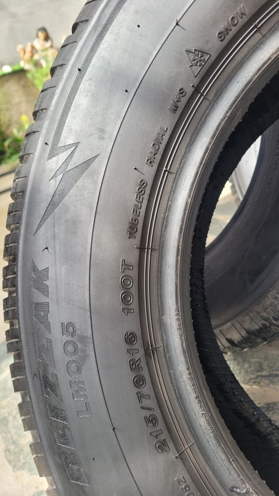 Bridgestone Blizzak LM005 215/70/16 SUV