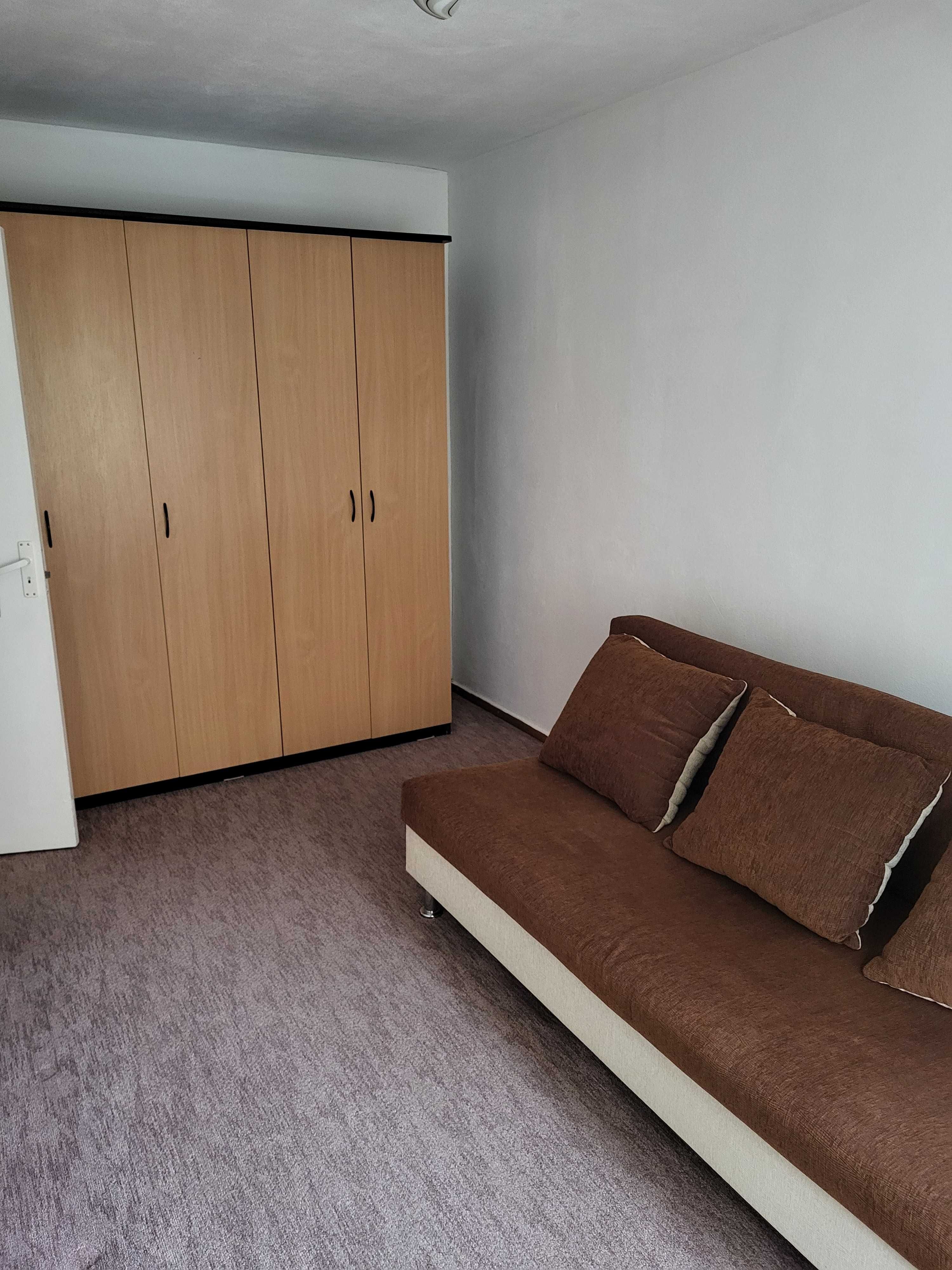 Inchiriez apartament 3 camere, etaj I, 2 bai, zona Confectii