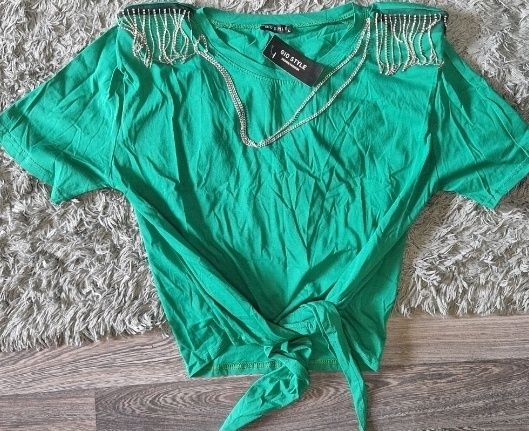 Bluza nouă cu eticheta dama