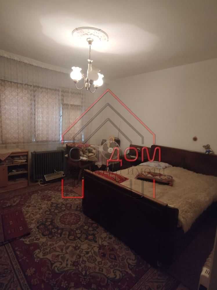 Четиристаен!Площ 120кв.м.!Идеален Център!За ремонт!Втори етаж!Код6279