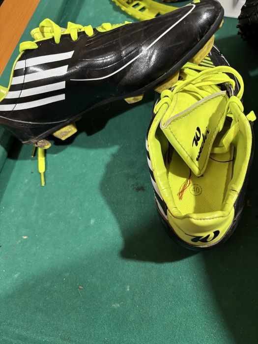Vand papuci de fotball cu crampoane
